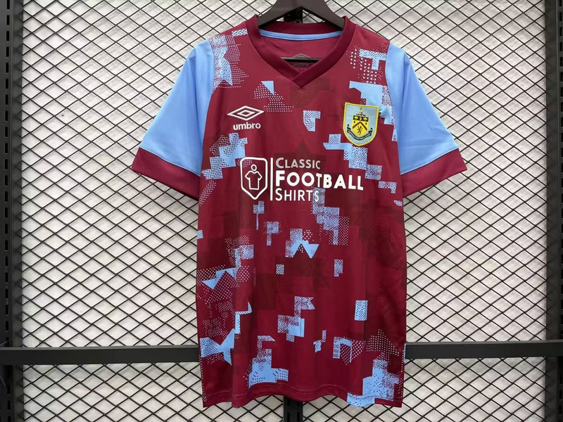 Camisa Burnley FC I 22/23 Umbro - Vinho e Azul