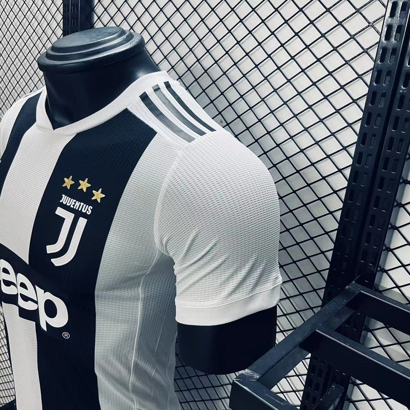 Camisa Juventus Retrô - Jogador 18/19 Adidas - Branco e Preto