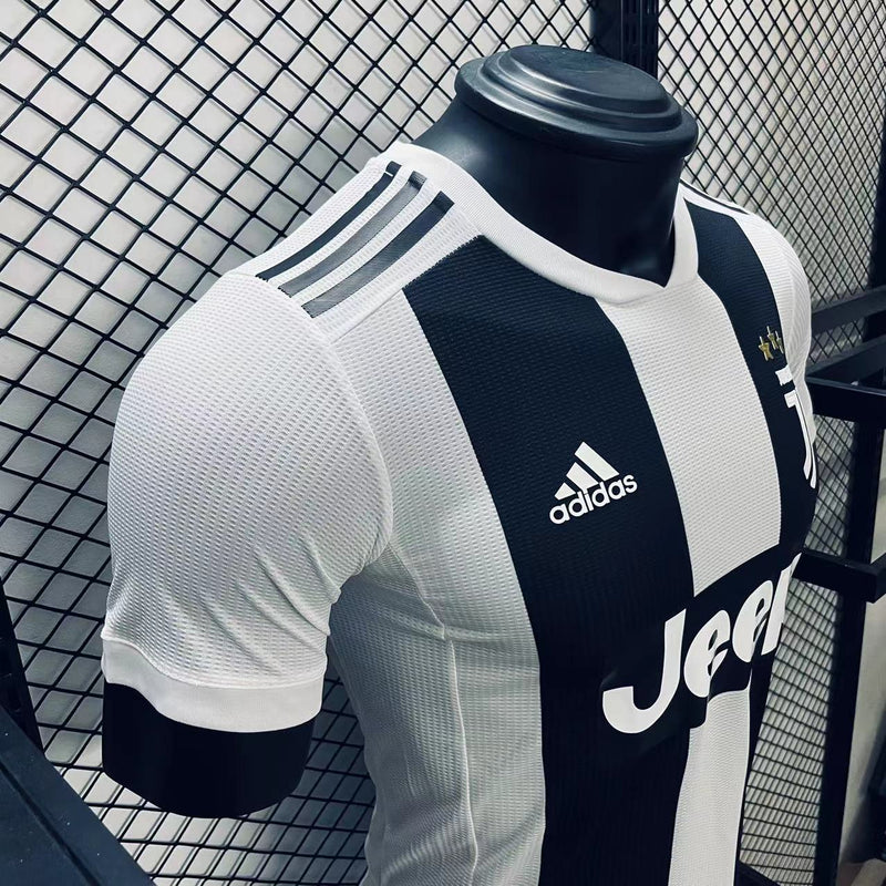 Camisa Juventus Retrô - Jogador 18/19 Adidas - Branco e Preto