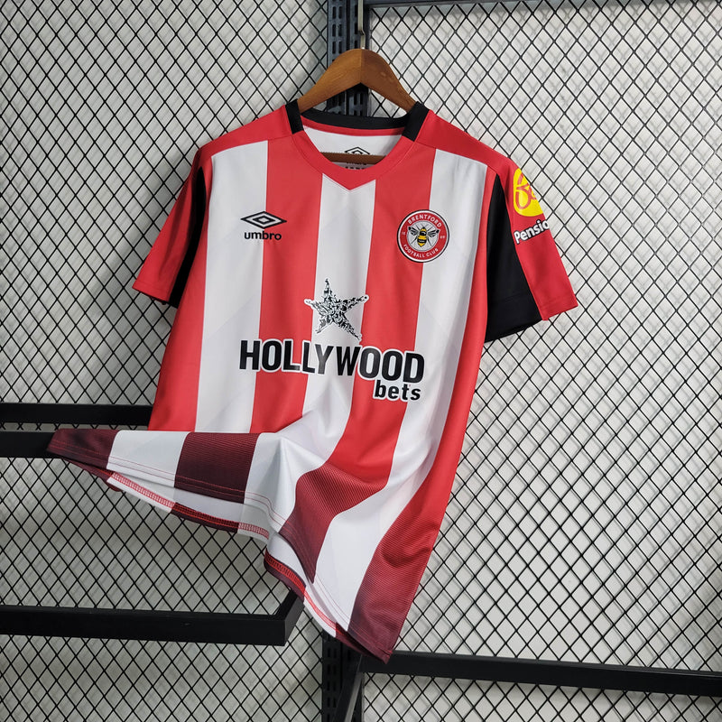 Camisa Brentford I 23/24 Umbro - Vermelho e Branco